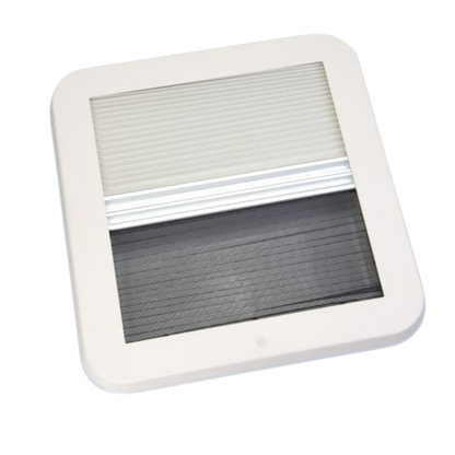 Innenrahmen der Freucamp Dachluke mit integriertem Fliegengitter und Magnetfunktion.