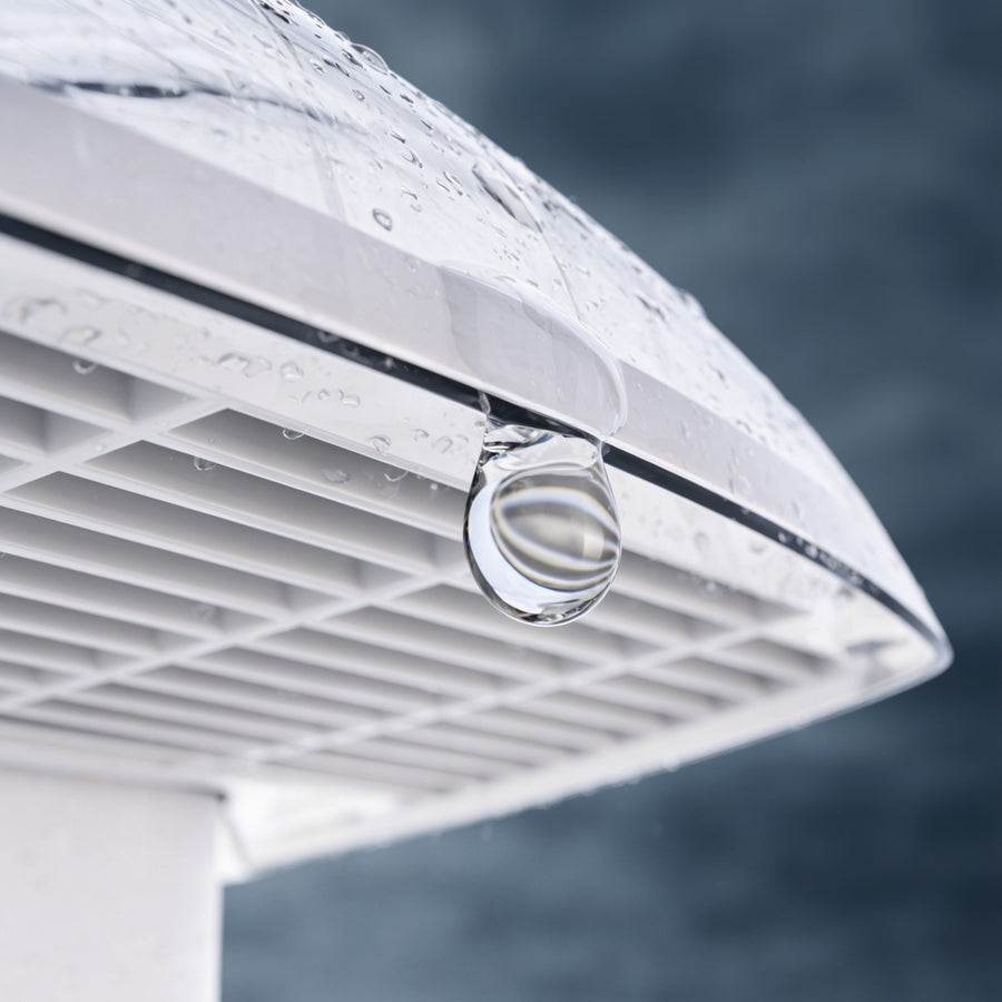 KI-Visualisierung | Dachhaube Plus Fan – Regentropfen Nahaufnahme, allwetterfähig
